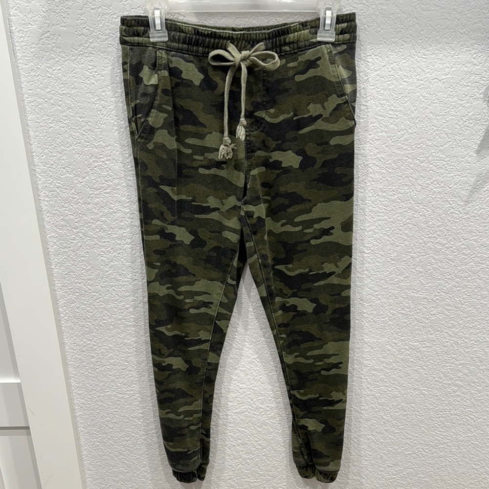 Women’s excuse Camo Joggers -S